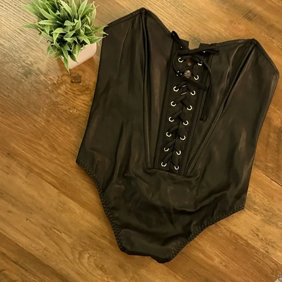 Victoria's Secret black love letters faux leather Black Lace Corset Bodysuit - M - Picture 11 of 11